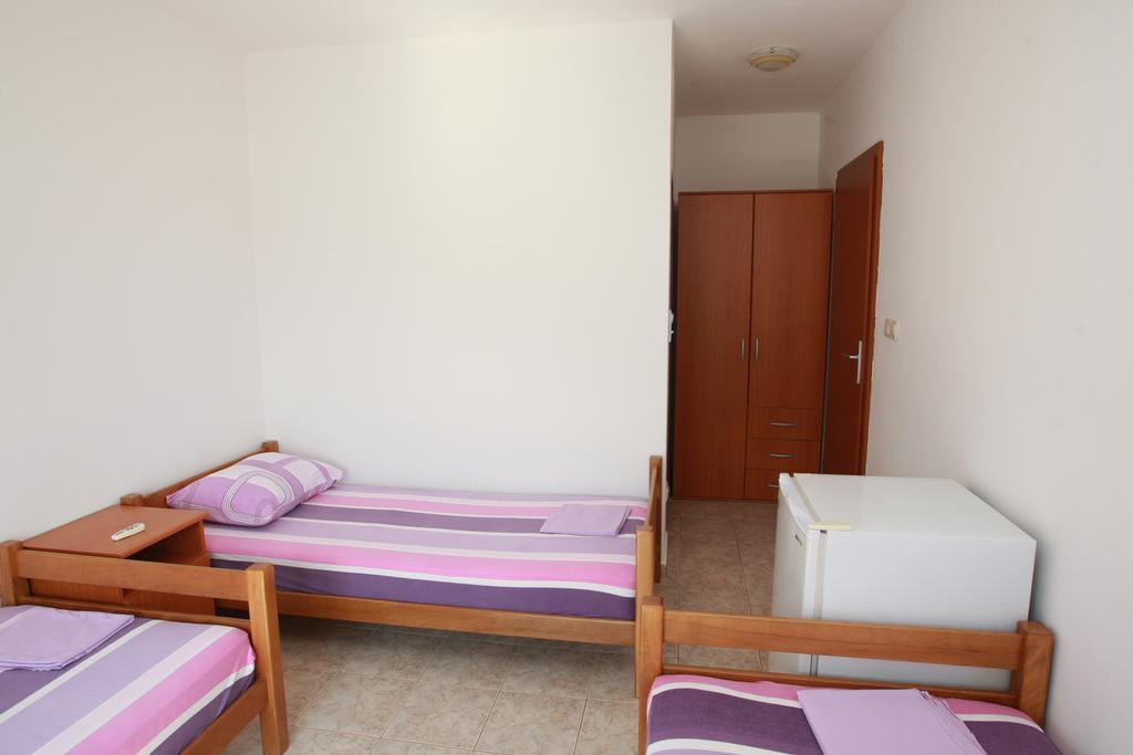 Guest House Ugljevarevic Budva Habitación foto