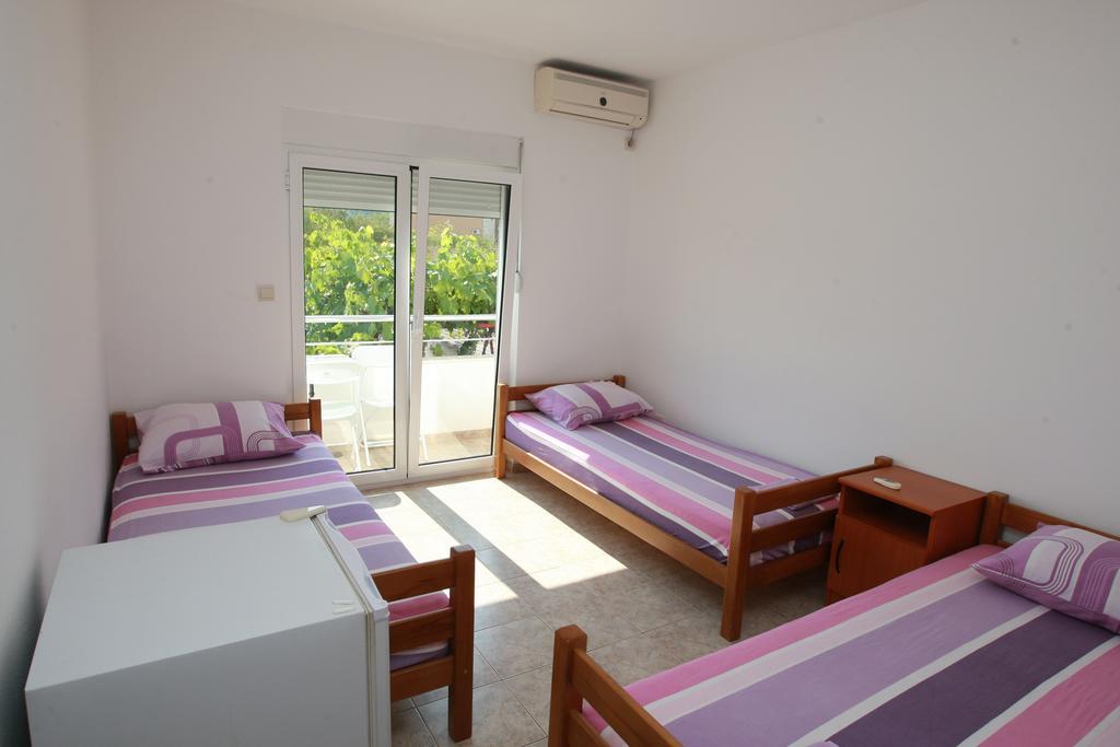 Guest House Ugljevarevic Budva Habitación foto