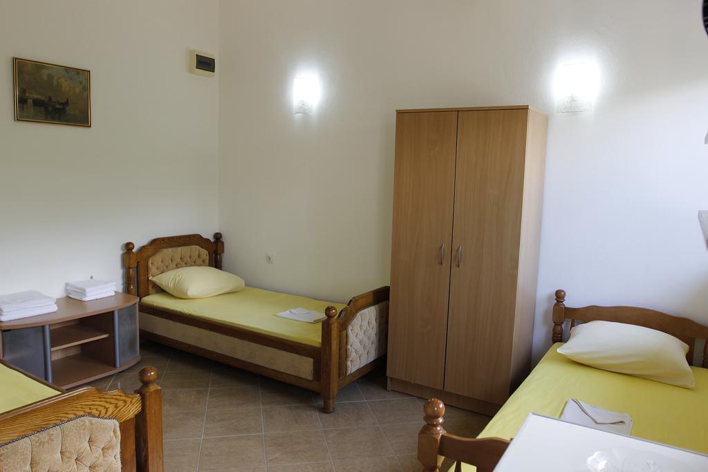 Guest House Ugljevarevic Budva Exterior foto